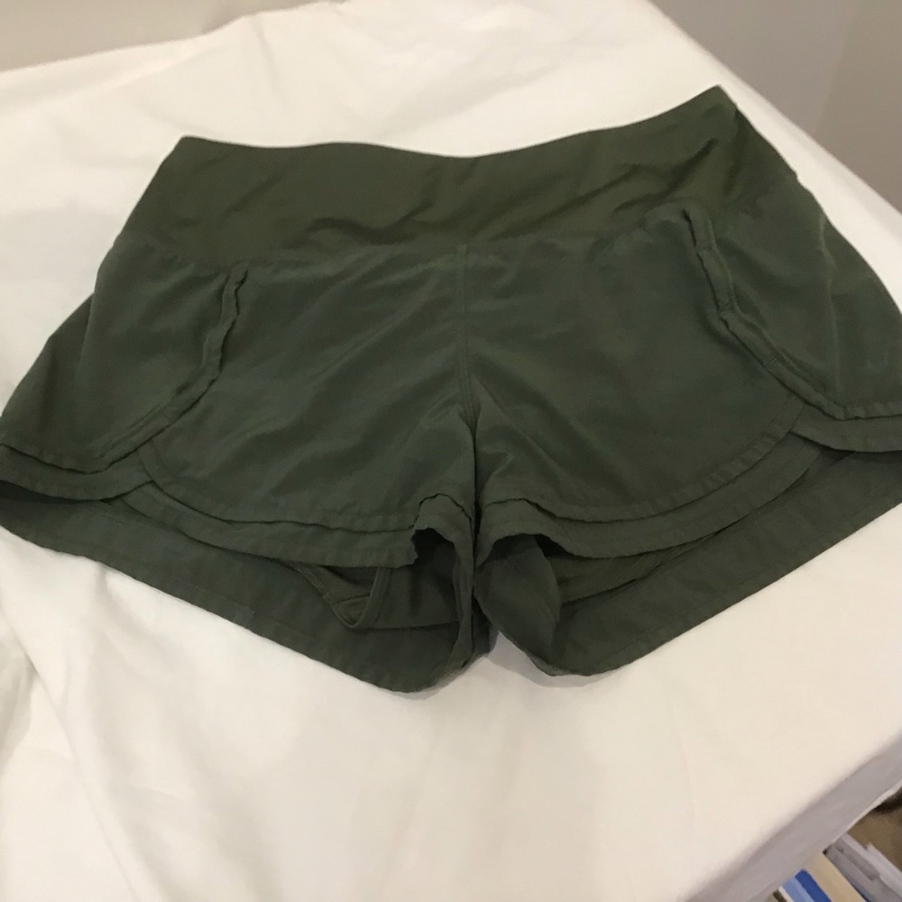 👚 Bundle of 5 Women’s Shorts – Size Medium - Picture 7 of 8